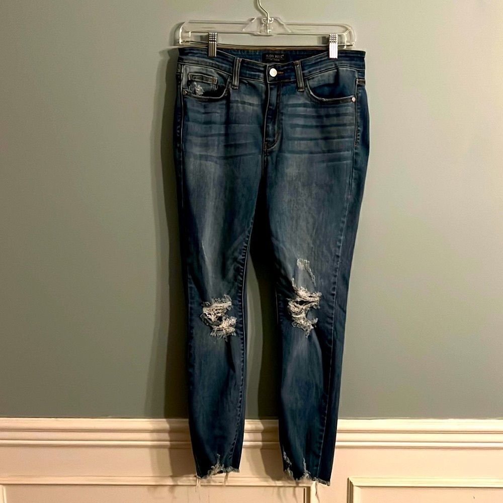 Judy Blue Women’s Skinny Fit size 11 / 30 ripped leg frayed hem jeans